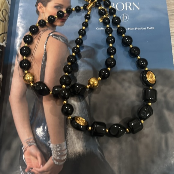 Vintage Liz Claiborne Black Plastic Gold Tone Beaded Necklace Classic Logo - Picture 8 of 8